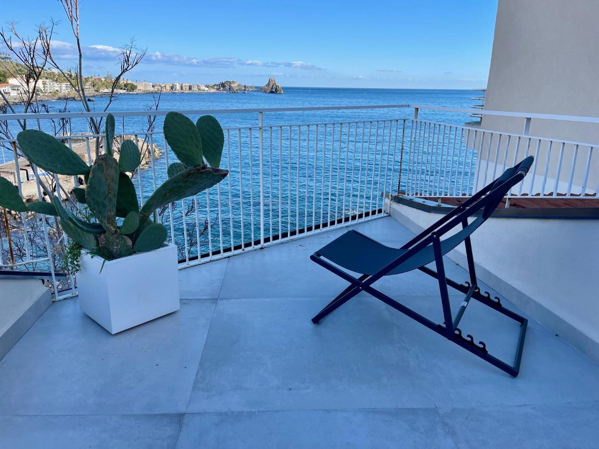 La Finestra Sul Mare Villa Aci Castello Luaran gambar